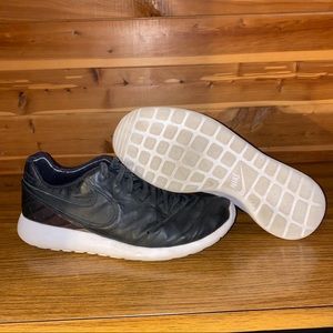 Men’s Nike leather sneakers